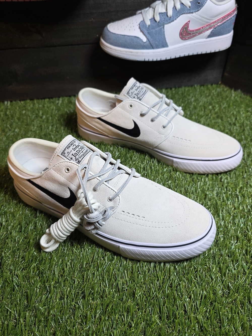 9m Nike SB Zoom Janoski OG Sneakers in Off-White with Black Swoosh